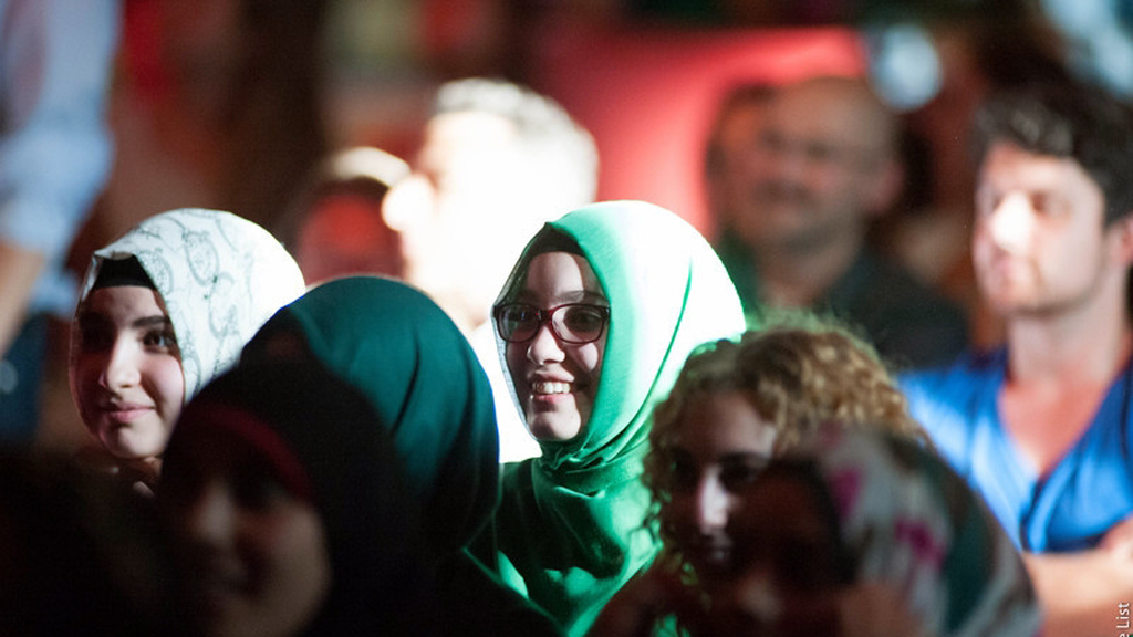 Publikum während einer i,Slam-Veranstaltung in Berlin; Foto: Arne List/DW