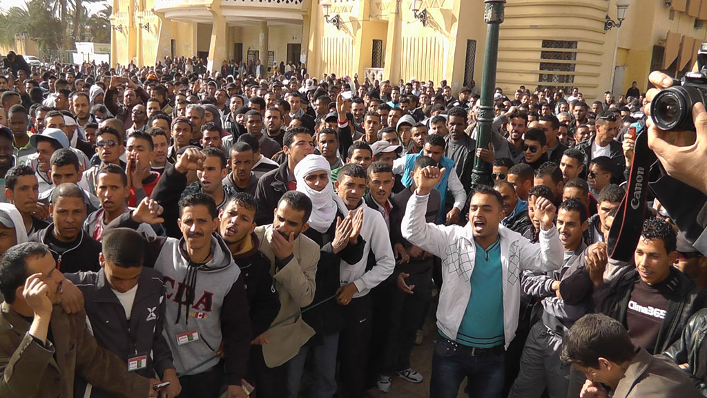 Algerian protesters chant slogans during a demonstration in Algiers, Algeria (photo: dpa/picture-alliance)