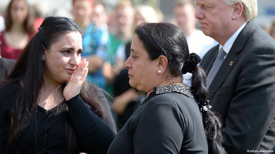 Two women of Turkish descent speak to each other in an outdoor setting with many people in the background (photo: Federico Gambarini)