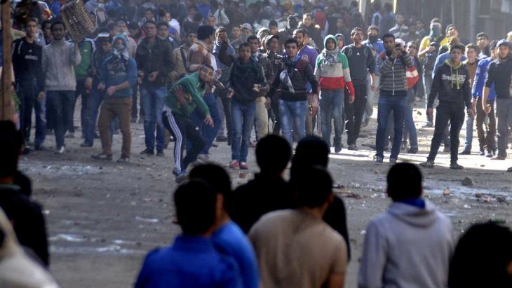 Opponents of the military during riots in the Cairo district of Gizeh (photo: AFP/Getty Images)