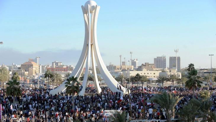 Anti-government protests on Pearl Square in Manama in February 2011 (photo_ dpa/picture-alliance)