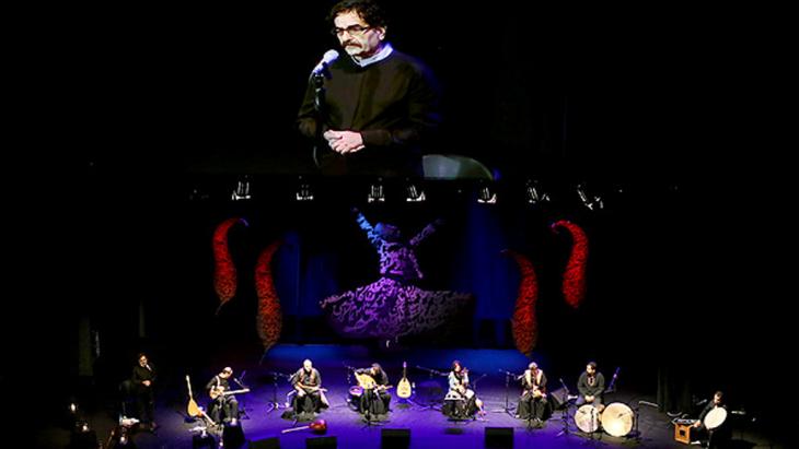 Shahram Nazeri on stage (source: MEHR)