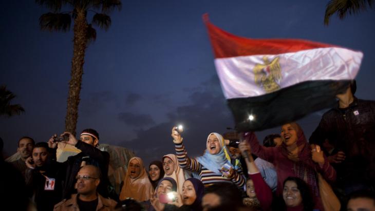 Demonstrators on Tahrir Square in Cairo on 8 February 2011 (photo: AP)