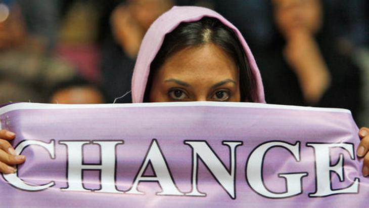 A woman supporter of Mehdi Karroubi demonstrates in Tehran on 9 June 2009 (photo: AP)