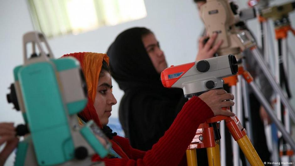 Studentinnen an der Universität von Herat; Foto: DW/Hoshang Hashemi