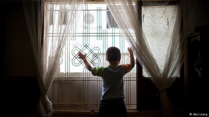 Der 3-jährige Simon in der winzigen beiruter Wohnung ; Foto: Amy Leang