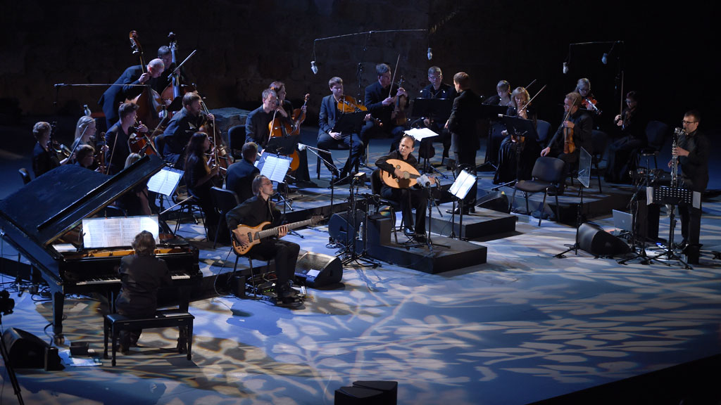 Anouar Brahem und sein Ensemble; Foto: Fethi Belaid/AFP/Getty Images