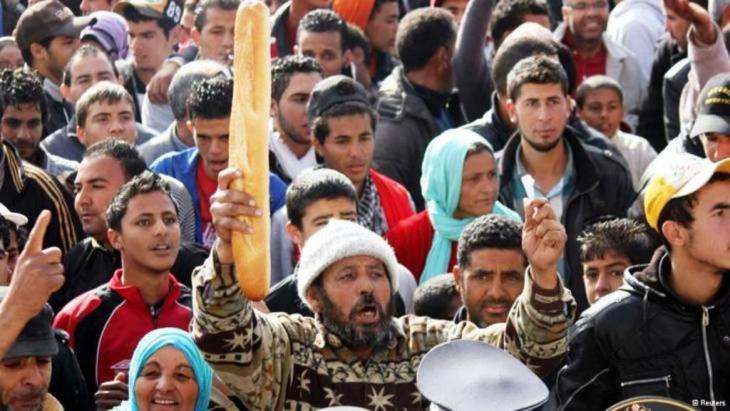 People protesting against unemployment and hardship in the Tunisian city of Sidi Bouzid (photo: Reuters)