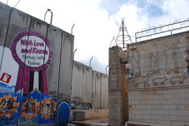 Street art and Christmas decorations side by side (photo: Laura Overmeyer)