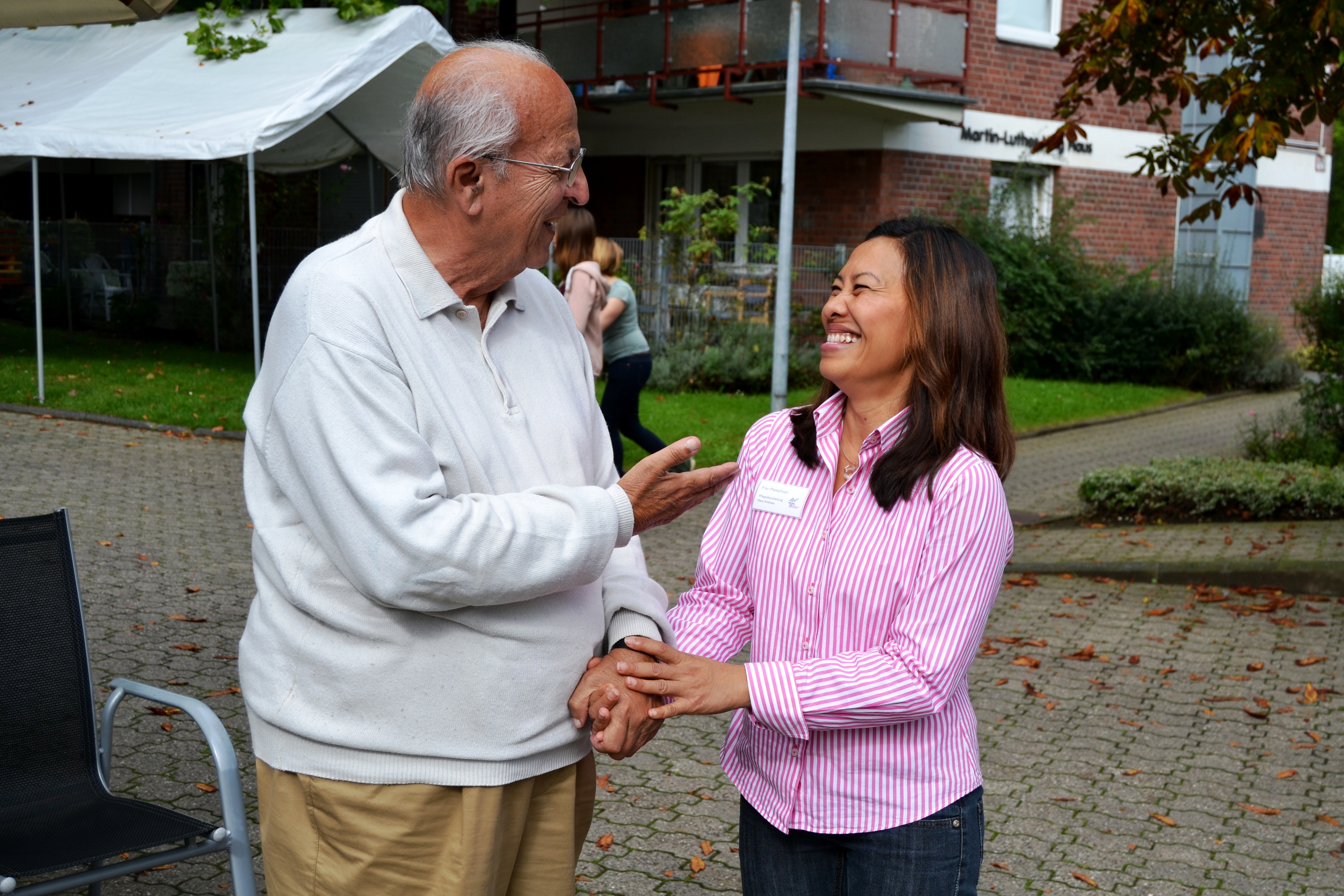 Dr. Davud Moschiri und Hausleiterin Narumon Phokphoon; Foto: AJ