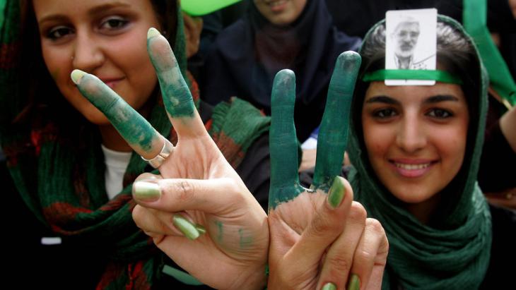 Protests against the re-election of former President Mahmoud Ahmadinejad in Tehran in 2009 (photo: Atta Kenare/AFP/Getty Images)