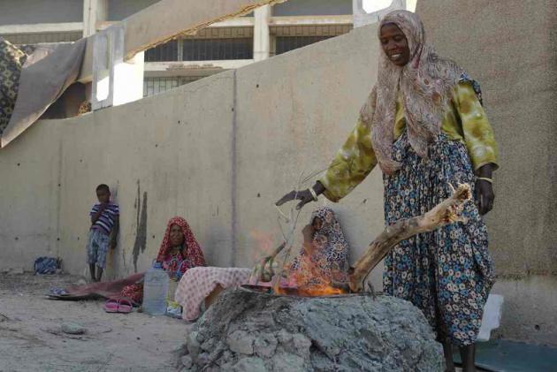 A woman making bread at a refugee camp outside Tripoli, July 2013 (photo: Valerie Stocker)