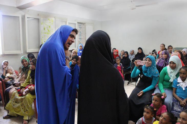 Samy puts on a falsetto voice and plays an older woman trying to convince his "daughter" (Sherin) to have her daughter circumcised (photo: Elisabeth Lehrmann)