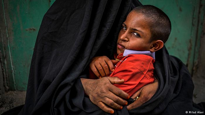 Beggar in chador (photo: Milad Alaei)