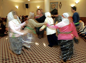 Alevitische Semah-Zeremonie in Istanbul; Foto: AP