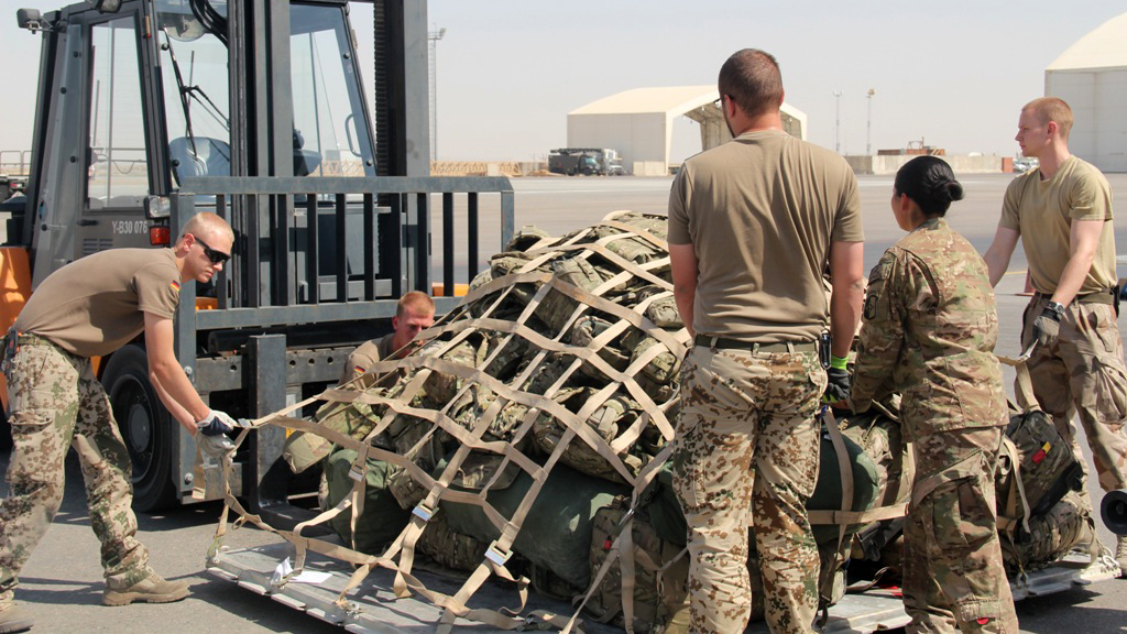  Übergabe der Sicherheitsverantwortung in Südwest-Afghanistan an afghanische Truppeneinheiten in Camp Bastion-Leatherneck; Foto: picture-alliance/dpa/MOD/Sergeant Obi Igbo