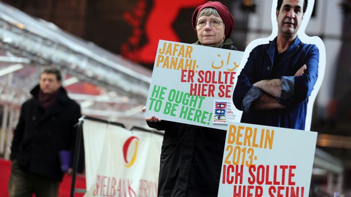 Demonstration für eine Aufhebung des Ausreise- und Arbeitsverbots Panahis; Foto: dpa