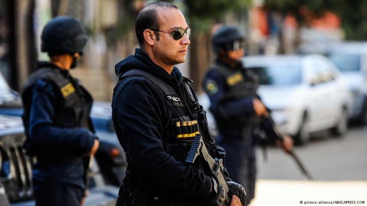 Members of the Egyptian security forces in Cairo (photo: picture-alliance/ABACAPRESS.COM)