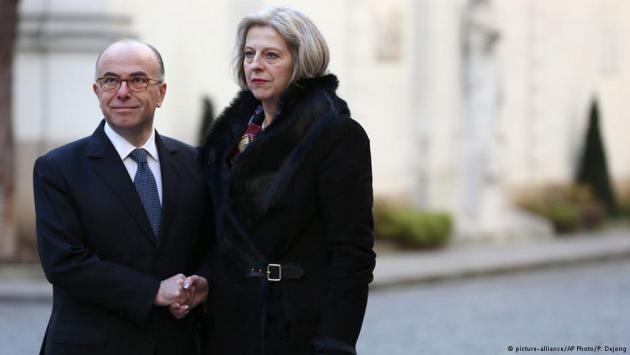 Bernard Cazeneuve and Theresa May (photo: picture-alliance/AP/P. Dejong)