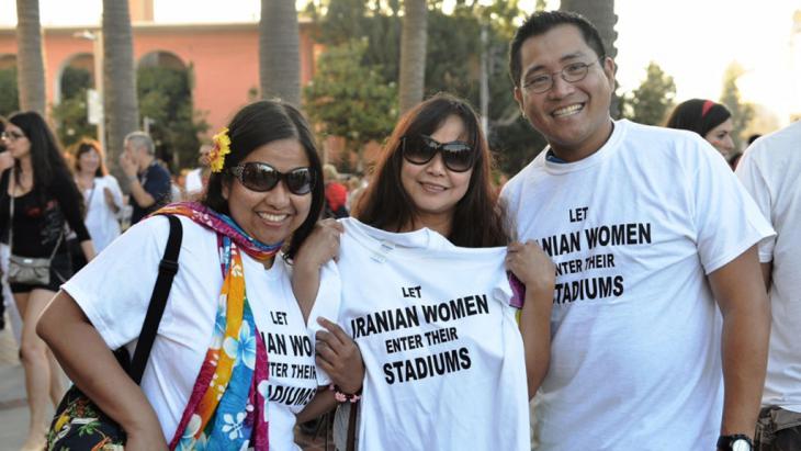 People show their support for Iranian women who want to be allowed to attend sporting events in stadiums in Iran (photo: Darya Safaei)