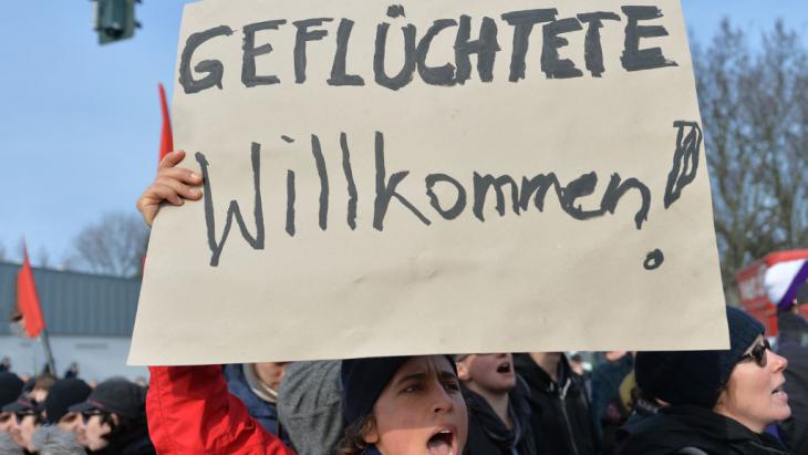 Pro-refugee demonstration in Berlin (photo: picture-alliance/dpa)