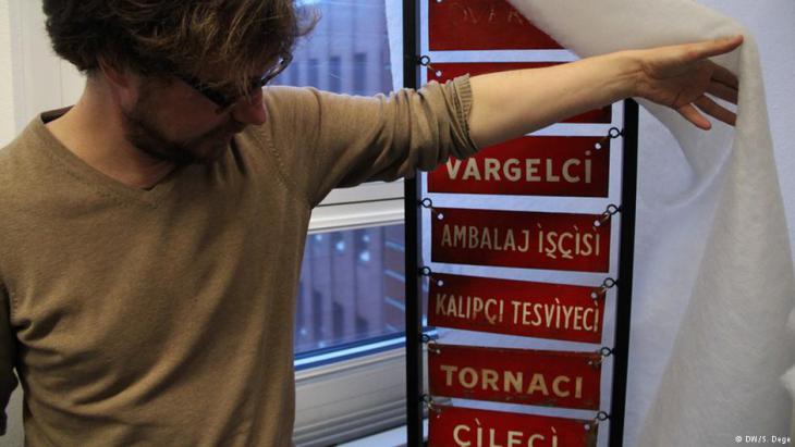 Sign used to recruit Turkish labourers in the 1970s (photo: DW/S. Dege)