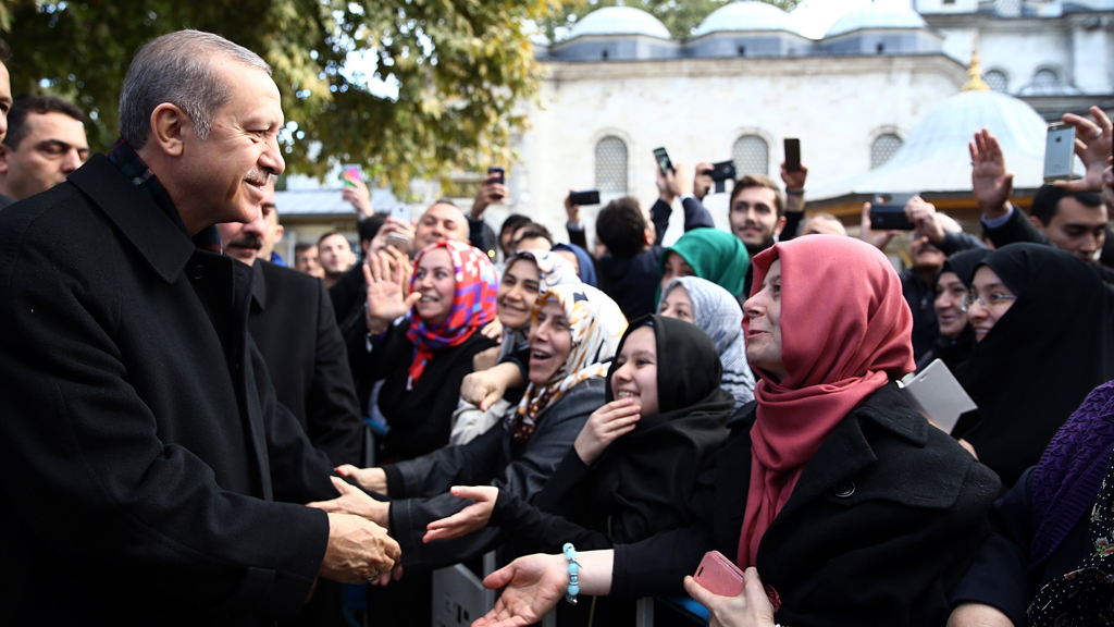 أكَّد أردوغان وحزب العدالة والتنمية على أهمية فوز الحزب بالأغلبية البرلمانية من أجل الاستقرار السياسي في تركيا