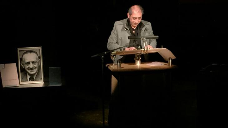 Madjid Mohit during his acceptance speech in the Staatstheater Darmstadt (photo: DW/S. Hofmann)