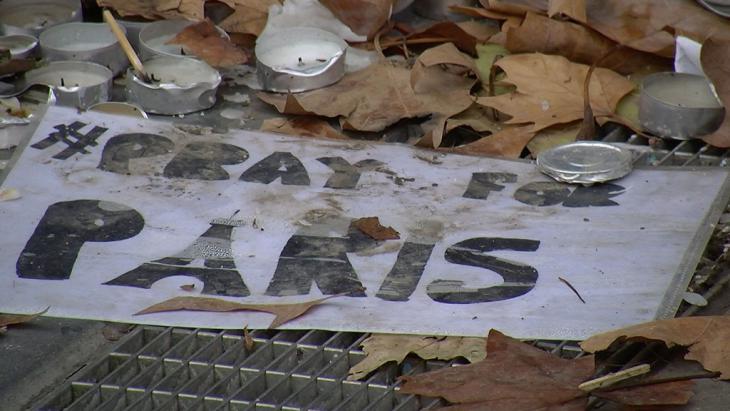 Grieving for the victims of the Paris attacks (photo: DW/E. Bryant)