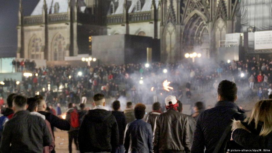 Silvester auf dem Kölner Bahnhofsvorplatz; Foto: picture-alliance/dpa