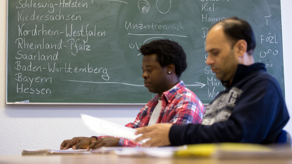 Deutschunterricht für Flüchtlinge und Asylbewerber im Landkreis Märkisch-Oderland (Brandenburg); Foto: picture alliance/ZB/P. Pleul