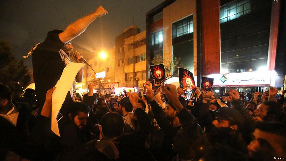 Demonstrators set the Saudi embassy in Tehran on fire early on Sunday (photo: Deutsche Welle)