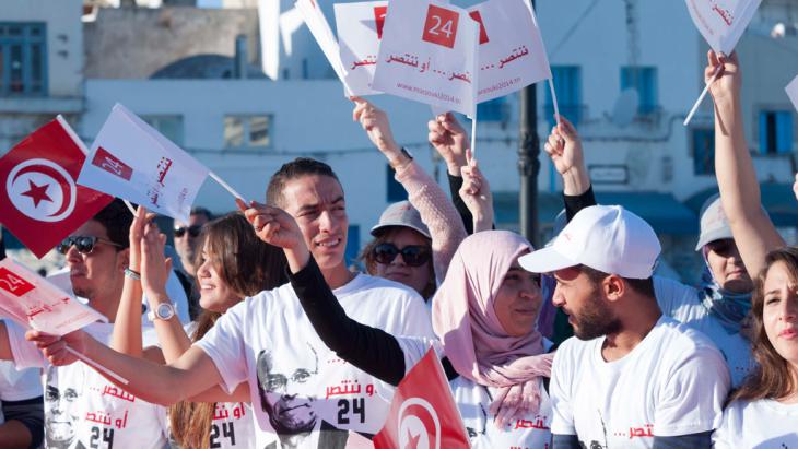 Moncef Marzouki supporters during an election campaign in Tunis (photo: DW/S. Mersch)