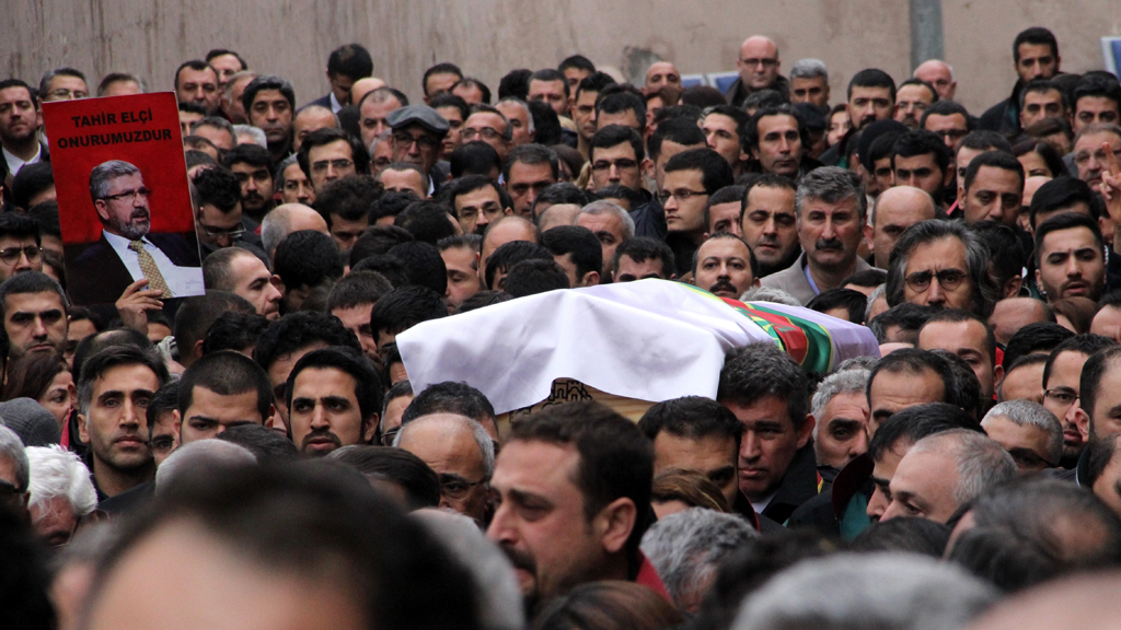 Beerdingung Tahir Elçis in Diyarbakir; Foto: picture-alliance/AA/A. Kaplan 