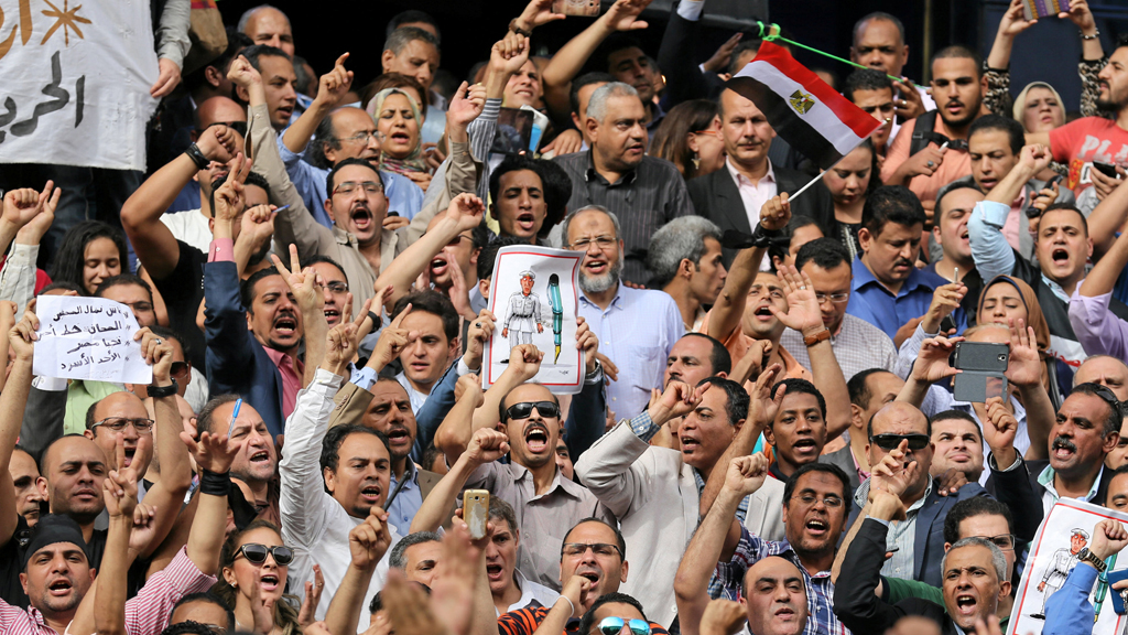 Ägyptens Journalisten protestieren am 4. Mai 2016 gegen die Festnahme zweier Kollegen in Kairo; Foto: Reuters