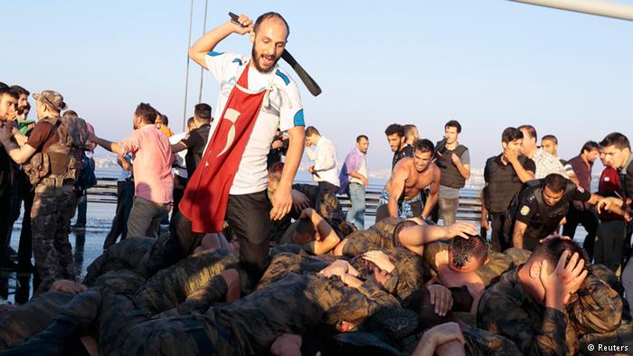 تركيا بعد الانقلاب العسكري الفاشل، إردوغان، غولن ، كولن ، غولان ، الجيش التركي. لسان الحال الأتراك: ديمقراطية منقوصة خير من ديكتاتورية العسكر 