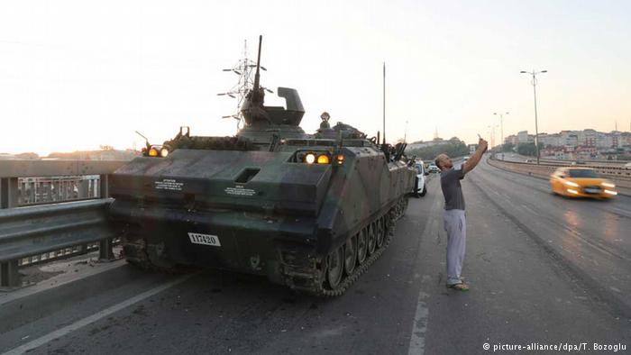 تركيا بعد الانقلاب العسكري الفاشل، إردوغان، غولن ، كولن ، غولان ، الجيش التركي. لسان الحال الأتراك: ديمقراطية منقوصة خير من ديكتاتورية العسكر 