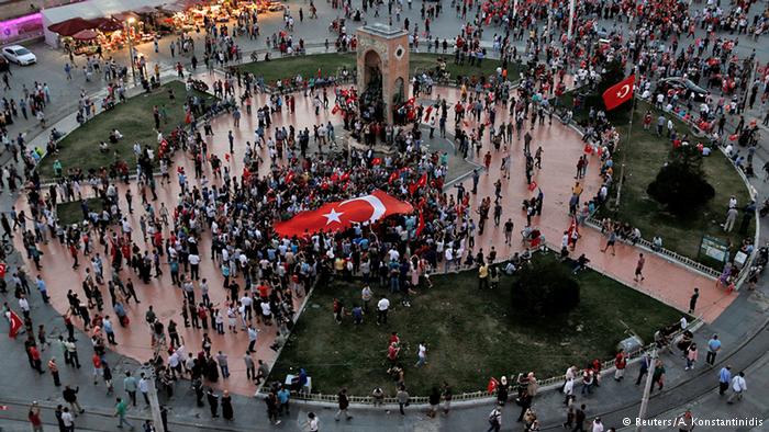 تركيا بعد الانقلاب العسكري الفاشل، إردوغان، غولن ، كولن ، غولان ، الجيش التركي. لسان الحال الأتراك: ديمقراطية منقوصة خير من ديكتاتورية العسكر 