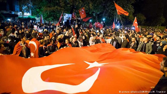 تركيا بعد الانقلاب العسكري الفاشل، إردوغان، غولن ، كولن ، غولان ، الجيش التركي. لسان الحال الأتراك: ديمقراطية منقوصة خير من ديكتاتورية العسكر 