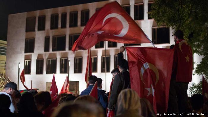 تركيا بعد الانقلاب العسكري الفاشل، إردوغان، غولن ، كولن ، غولان ، الجيش التركي. لسان الحال الأتراك: ديمقراطية منقوصة خير من ديكتاتورية العسكر 