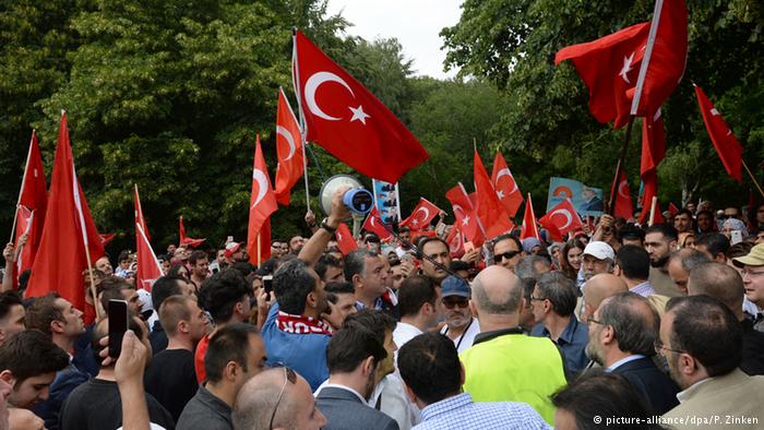 تركيا بعد الانقلاب العسكري الفاشل، إردوغان، غولن ، كولن ، غولان ، الجيش التركي. لسان الحال الأتراك: ديمقراطية منقوصة خير من ديكتاتورية العسكر 