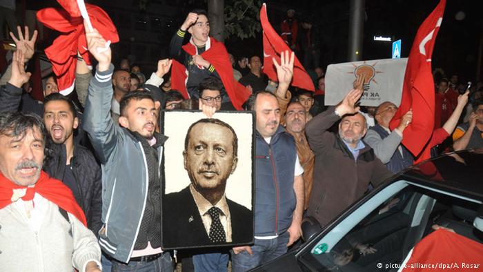 تركيا بعد الانقلاب العسكري الفاشل، إردوغان، غولن ، كولن ، غولان ، الجيش التركي. لسان الحال الأتراك: ديمقراطية منقوصة خير من ديكتاتورية العسكر 