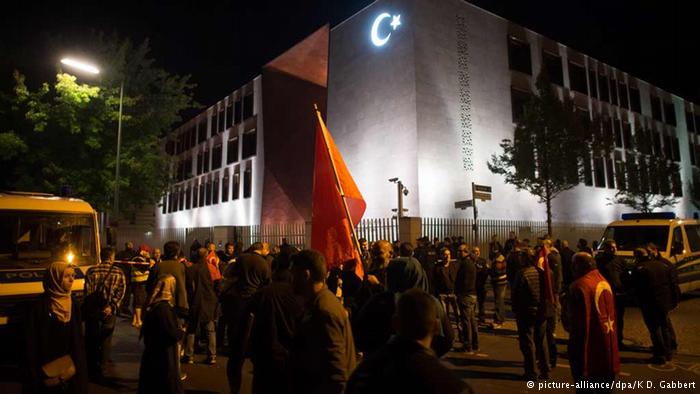 تركيا بعد الانقلاب العسكري الفاشل، إردوغان، غولن ، كولن ، غولان ، الجيش التركي. لسان الحال الأتراك: ديمقراطية منقوصة خير من ديكتاتورية العسكر 