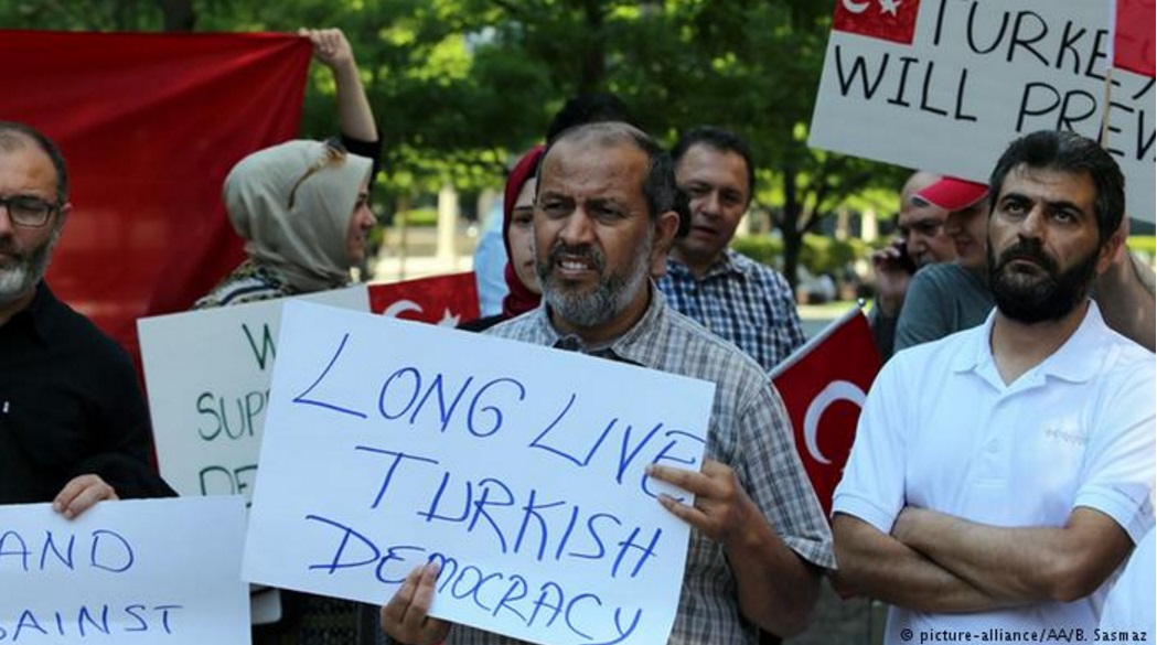 تركيا بعد الانقلاب العسكري الفاشل، إردوغان، غولن ، كولن ، غولان ، الجيش التركي. لسان الحال الأتراك: ديمقراطية منقوصة خير من ديكتاتورية العسكر 