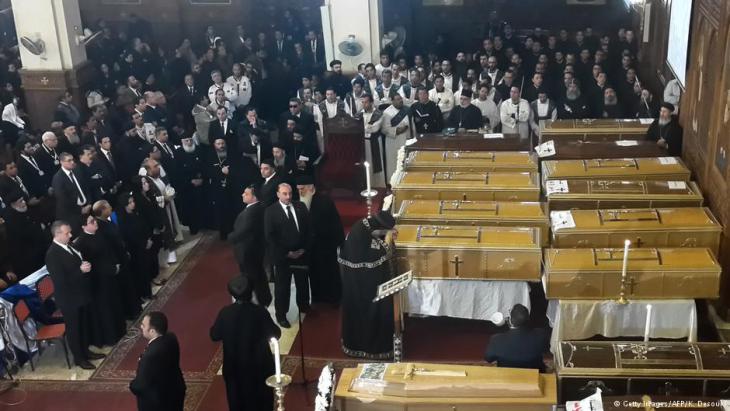 Funeral for the victims of the attack on the Church of St. Peter and St. Paul in Cairo (photo: dpa)