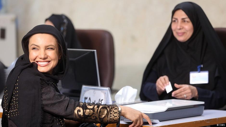 A young woman registers as a candidate in the Iranian presidential election (photo: FARS)