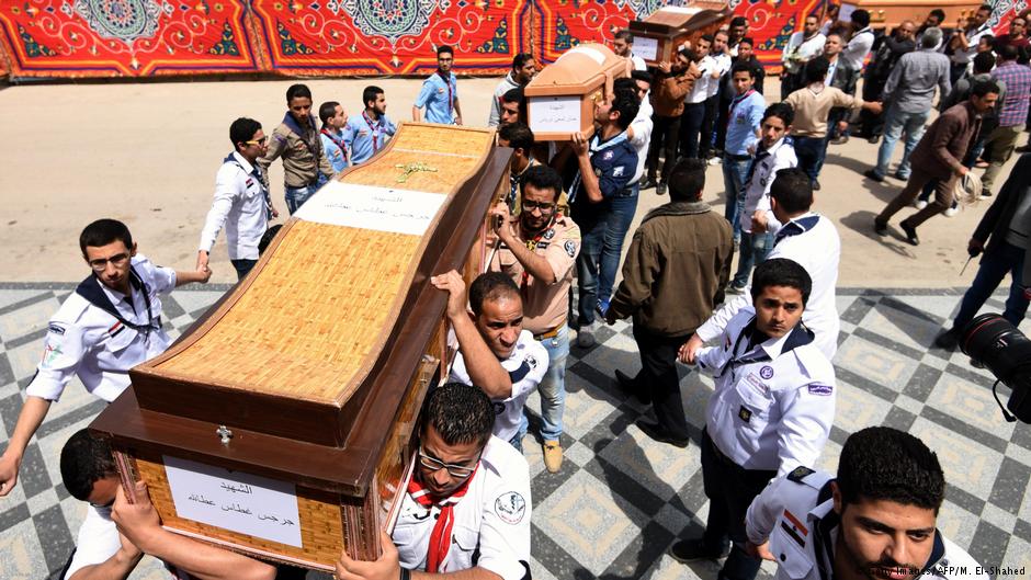 Trauerfeier für ermordete Kopten nach dem Anschlag auf die Saint Marks Kirche in Alexandria; Foto: MOHAMED EL-SHAHED/AFP/Getty Images