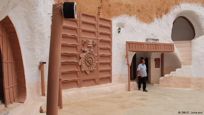 Man inside the white Sidi Driss hotel used as Star Wars film set (photo: E. Lehmann)