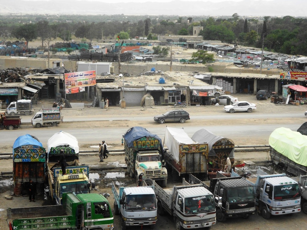 Bemalte Lastwagen in Khost; Foto: Emran Feroz 