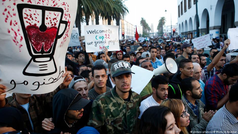 Proteste gegen den Tod eines Fischverkäufers in El-Hoceima; Foto: dpa/picture-alliance 